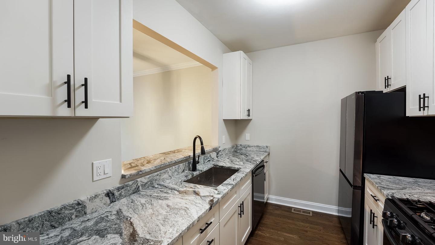 LANTERN HILL - Residential Lease