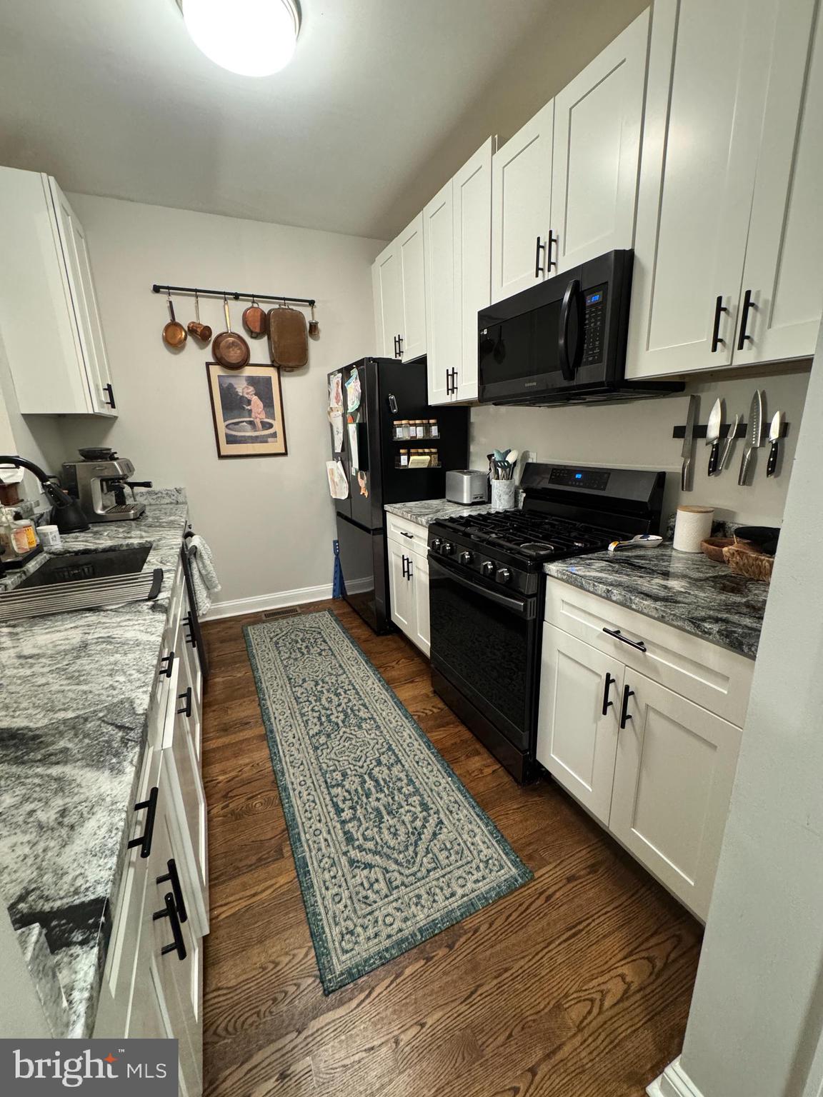 LANTERN HILL - Residential Lease