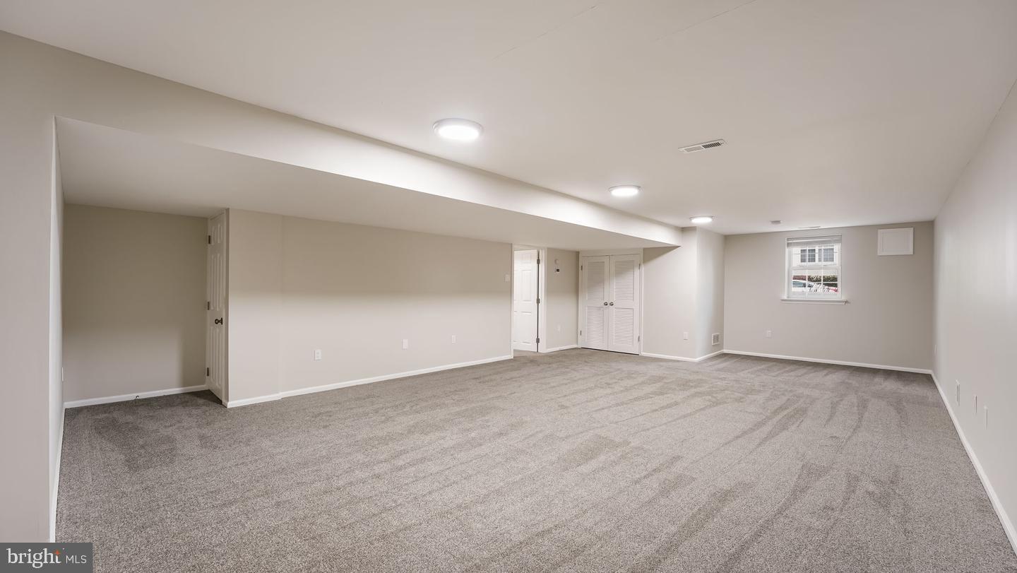 LANTERN HILL - Residential Lease