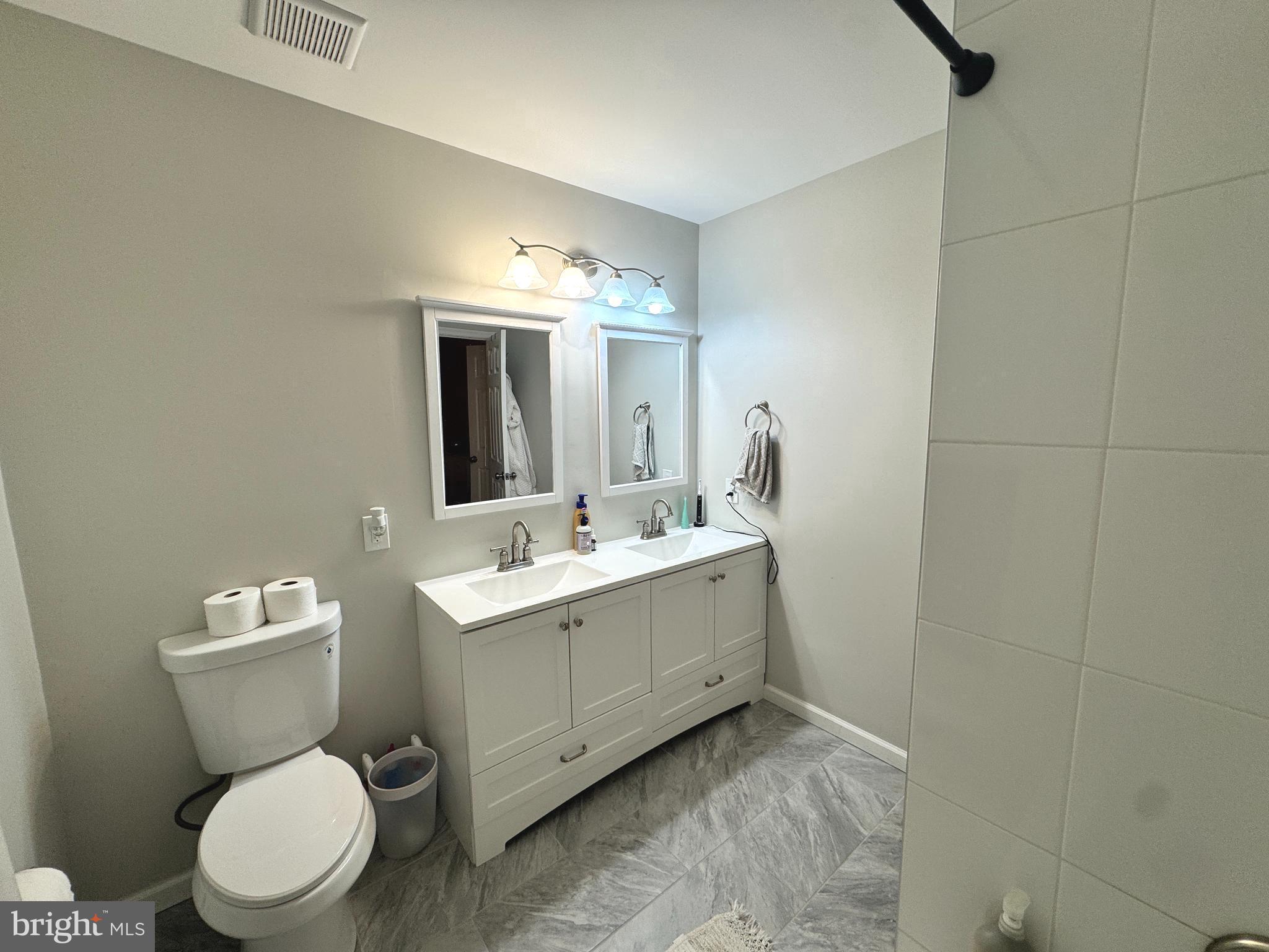 LANTERN HILL - Residential Lease