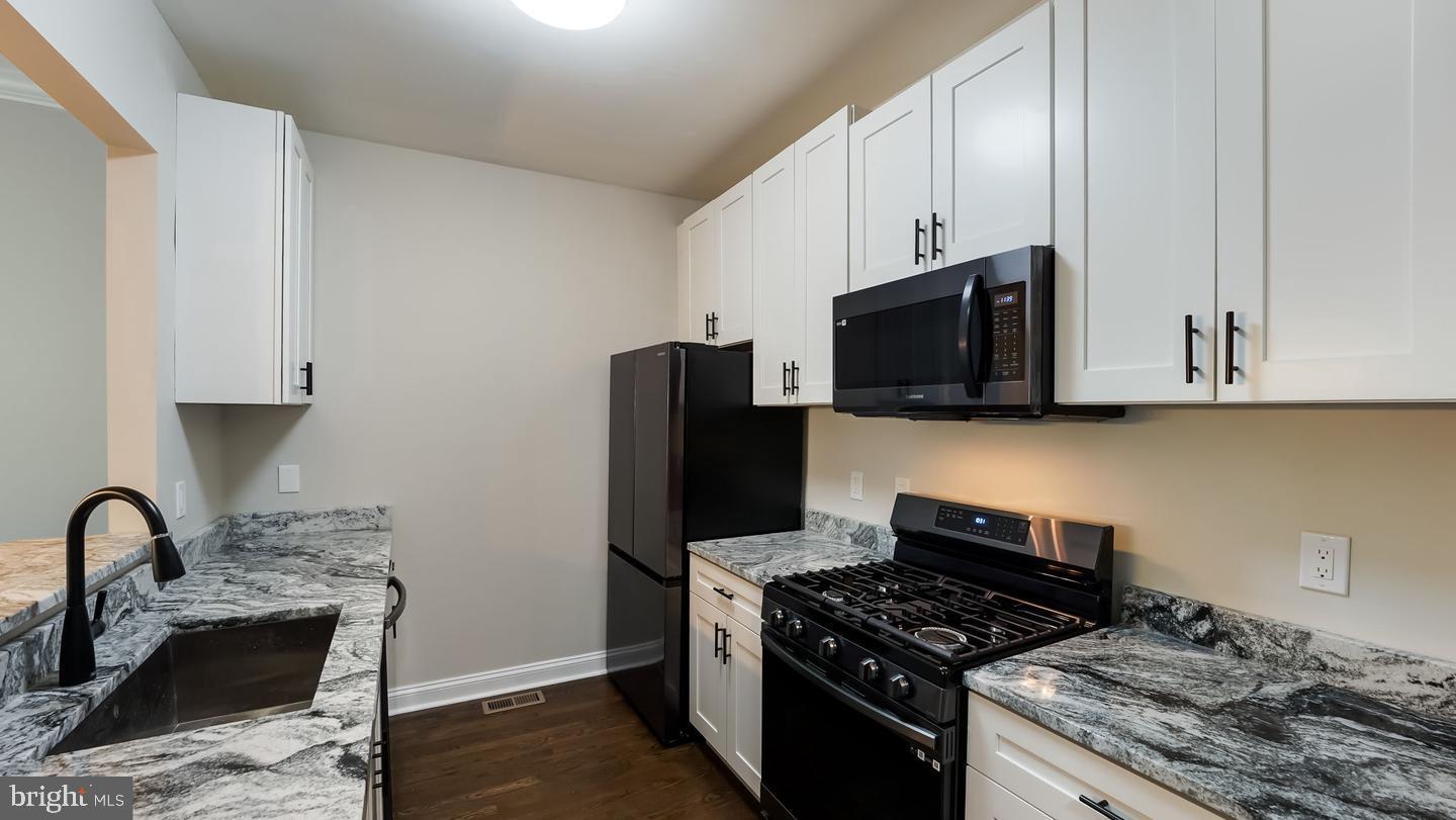 LANTERN HILL - Residential Lease