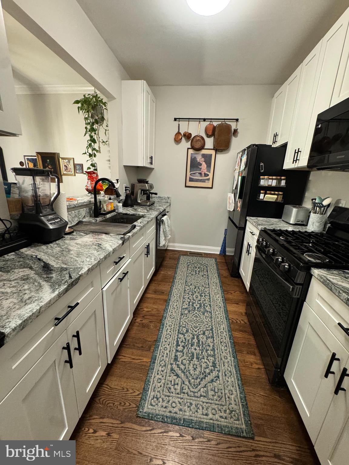 LANTERN HILL - Residential Lease