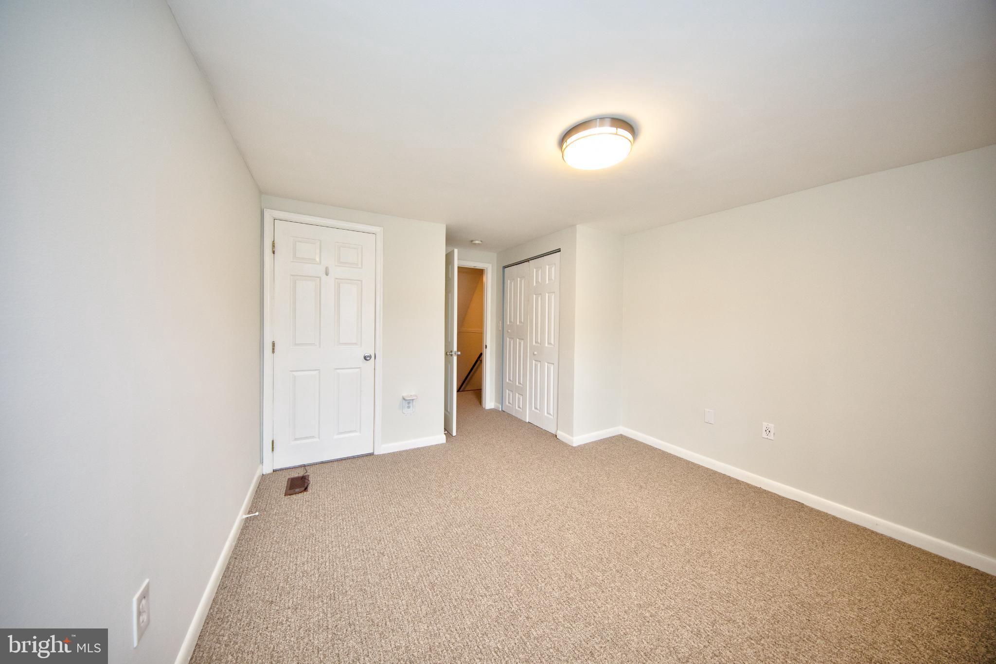 RIVERSIDE - Residential Lease