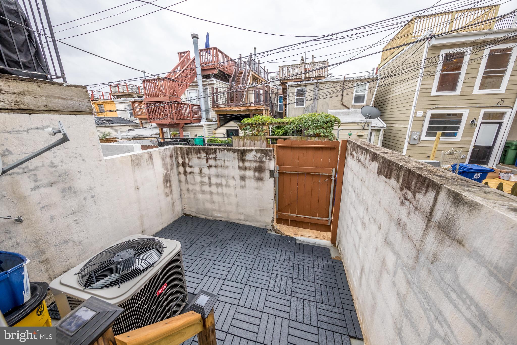 RIVERSIDE - Residential Lease