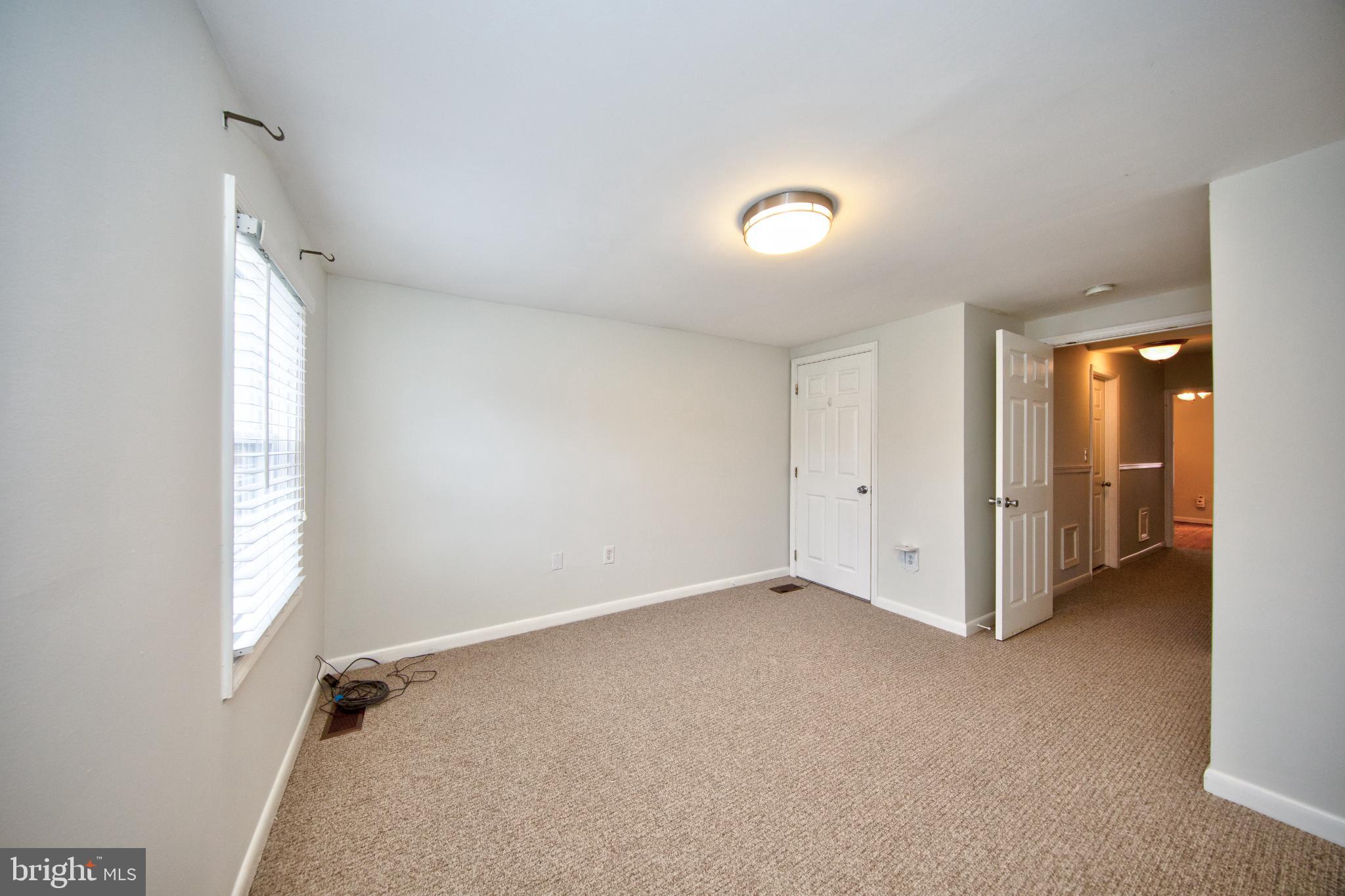 RIVERSIDE - Residential Lease