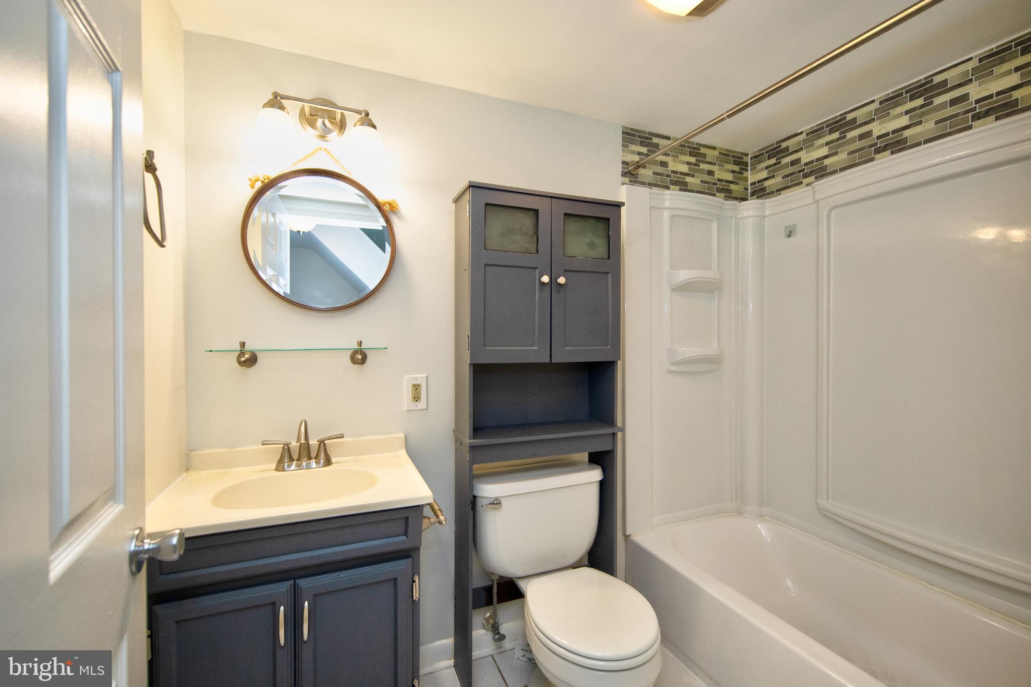 RIVERSIDE - Residential Lease