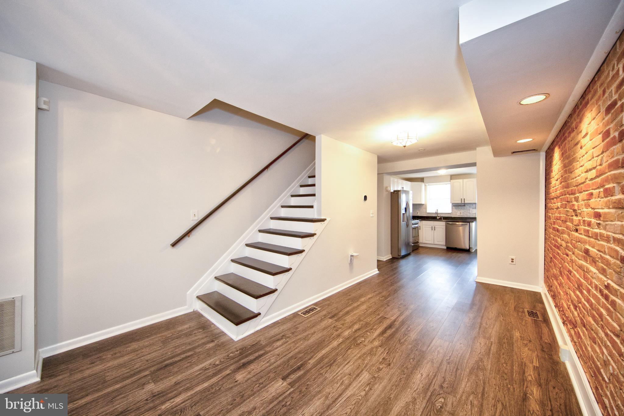 RIVERSIDE - Residential Lease