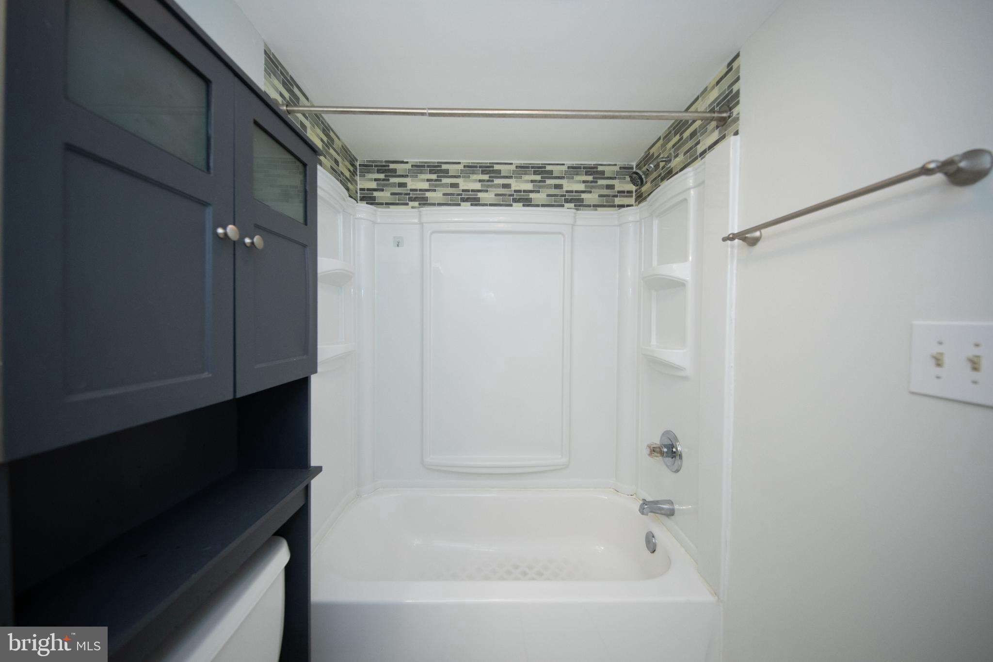 RIVERSIDE - Residential Lease