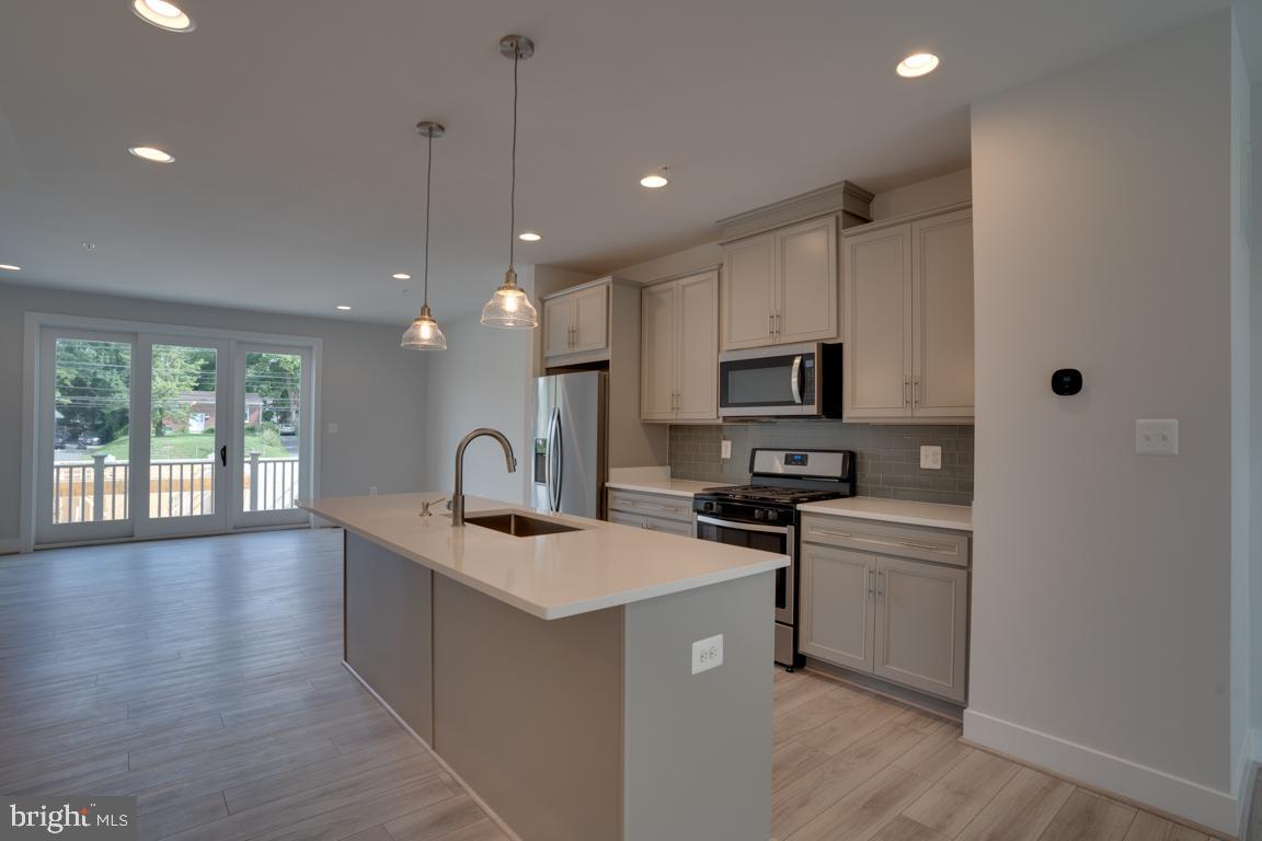 ROCKVILLE - Residential Lease