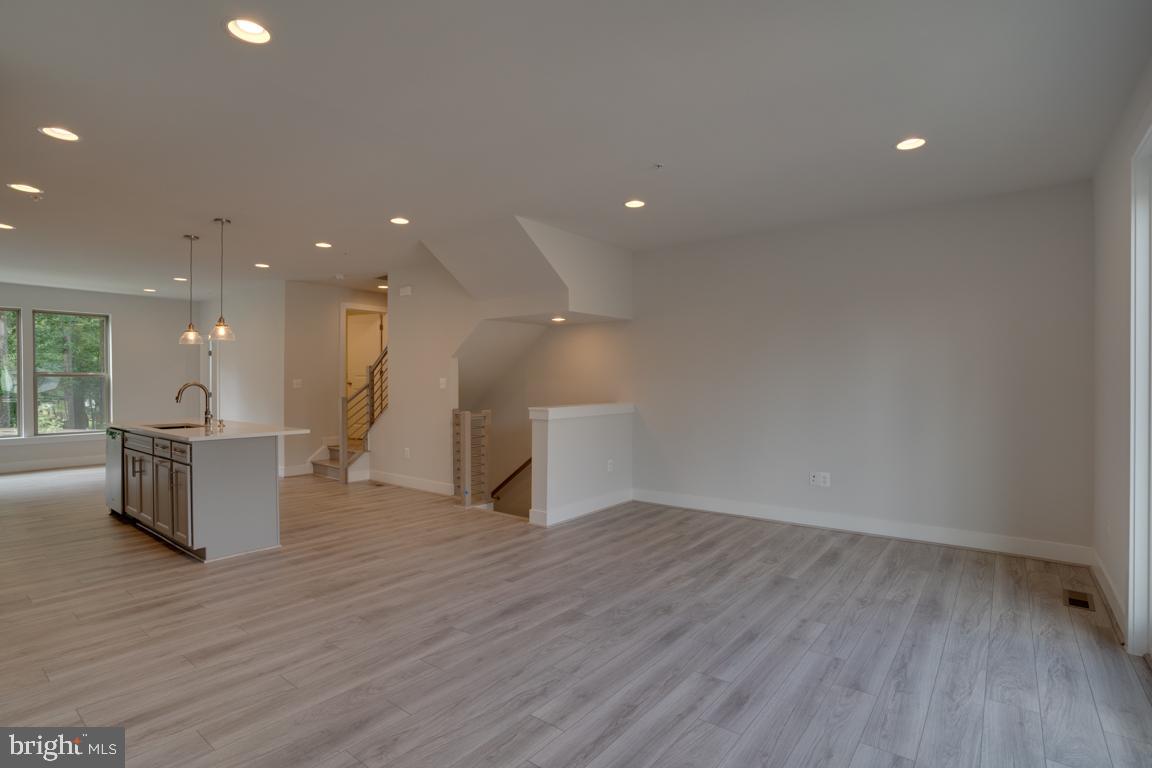 ROCKVILLE - Residential Lease