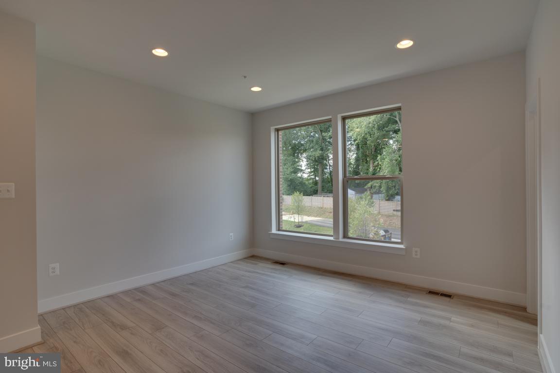 ROCKVILLE - Residential Lease