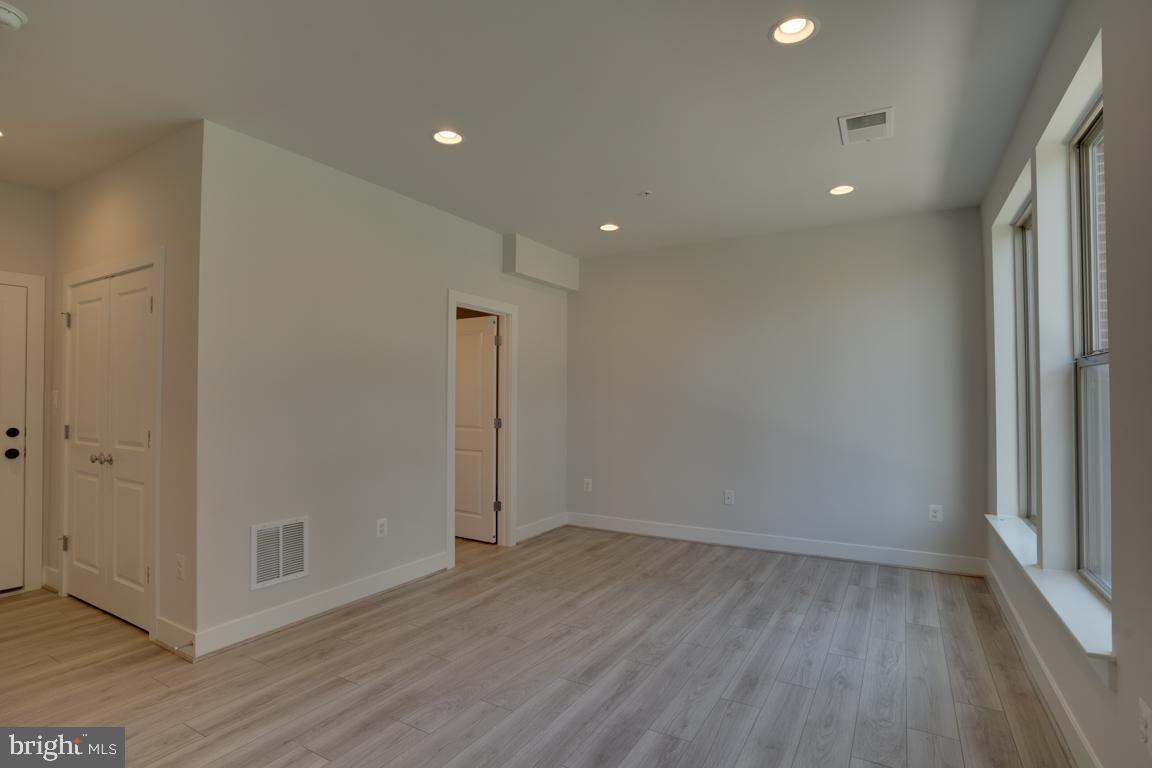 ROCKVILLE - Residential Lease