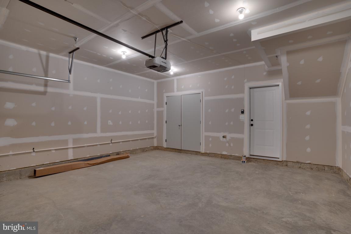 ROCKVILLE - Residential Lease