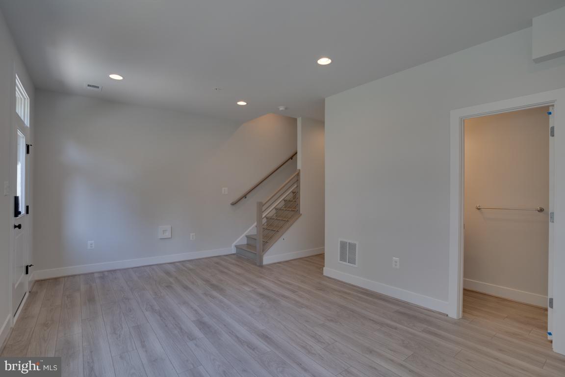 ROCKVILLE - Residential Lease