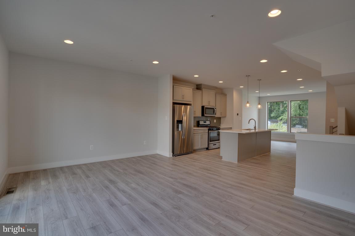 ROCKVILLE - Residential Lease