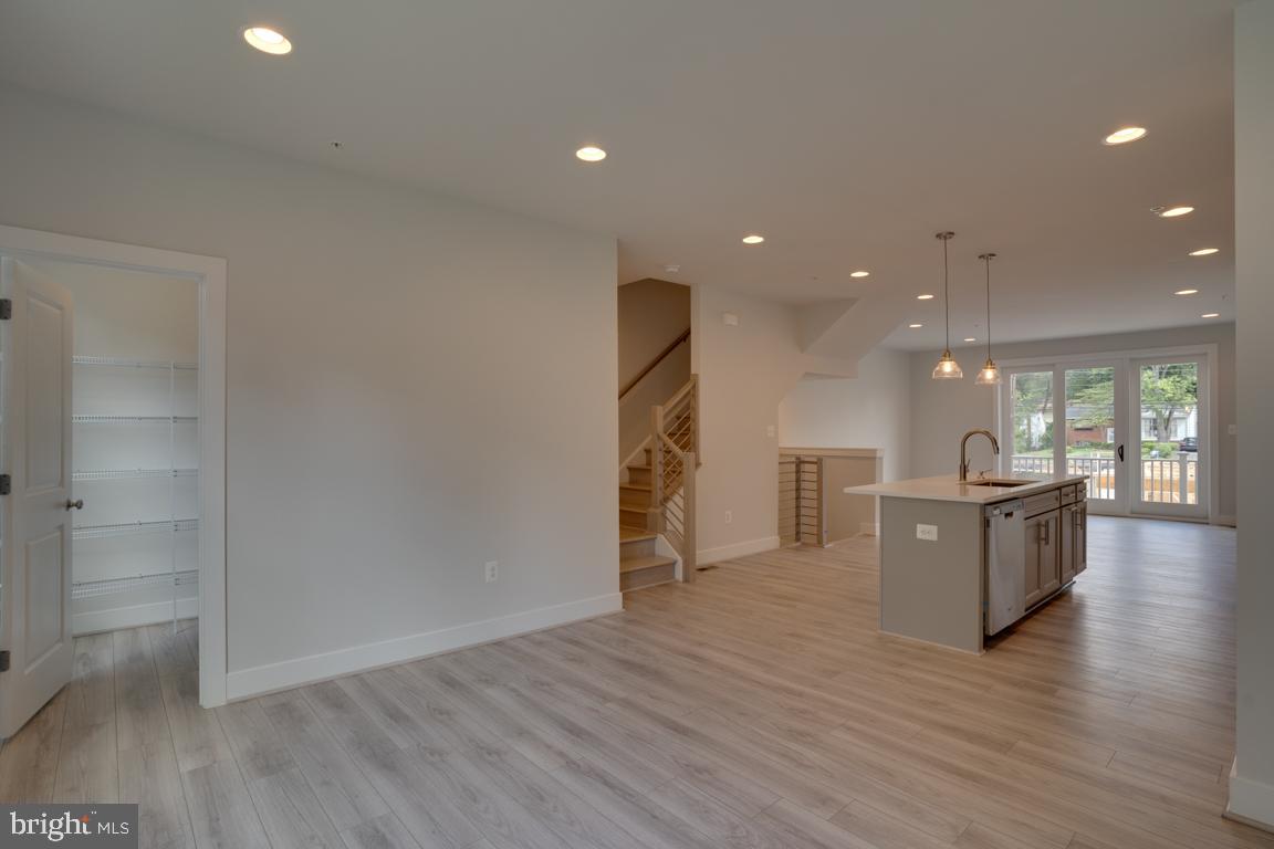 ROCKVILLE - Residential Lease