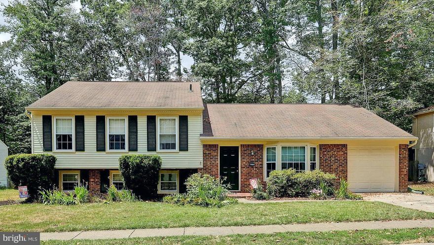 Come see this lovely home located in the highly sought-after Montclair subdivision!  This subdivision has it ALL - pools, golf course, tennis courts, country club and much more!  The location is ideal, nearby to several dining and shopping options, and it's only a few minutes drive to I-95.  This cozy 4 bedroom home has a private, fenced-in backyard with a beautiful view of the golf course.  The entire inside of the house has been freshly painted (July 2020) and there is new flooring (July 2020) throughout most of the home.  This is a true gem!  Take a look at the photos and virtual tour!  Here is the link for the virtual tour:     https://my.matterport.com/show/?m=h9CV6znsbPa&mls=1