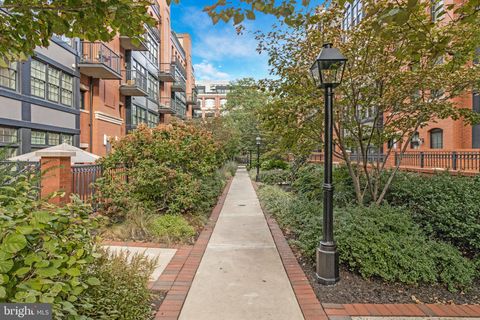 1610 N QUEEN STREET 211 ARLINGTON VA 22209