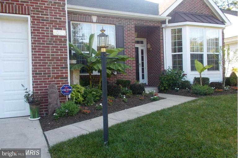 FOUR SEASONS - Residential Lease