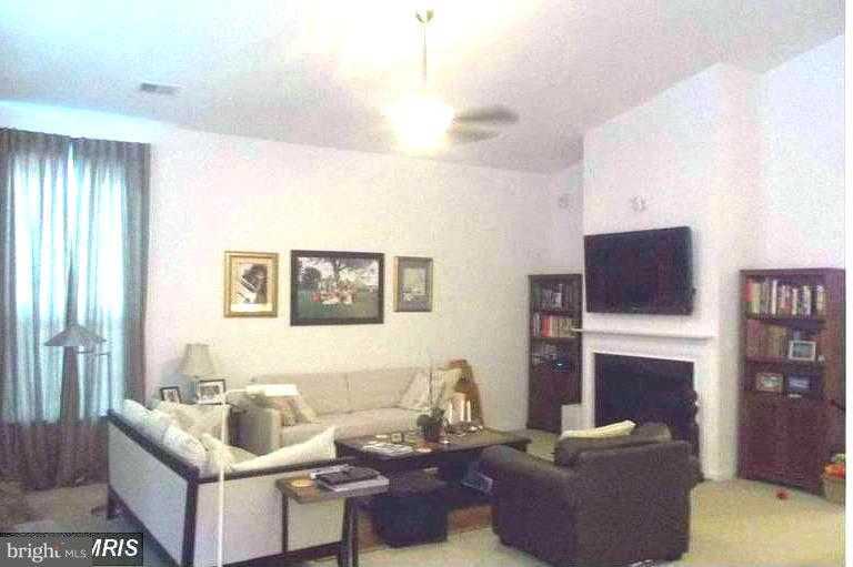 FOUR SEASONS - Residential Lease