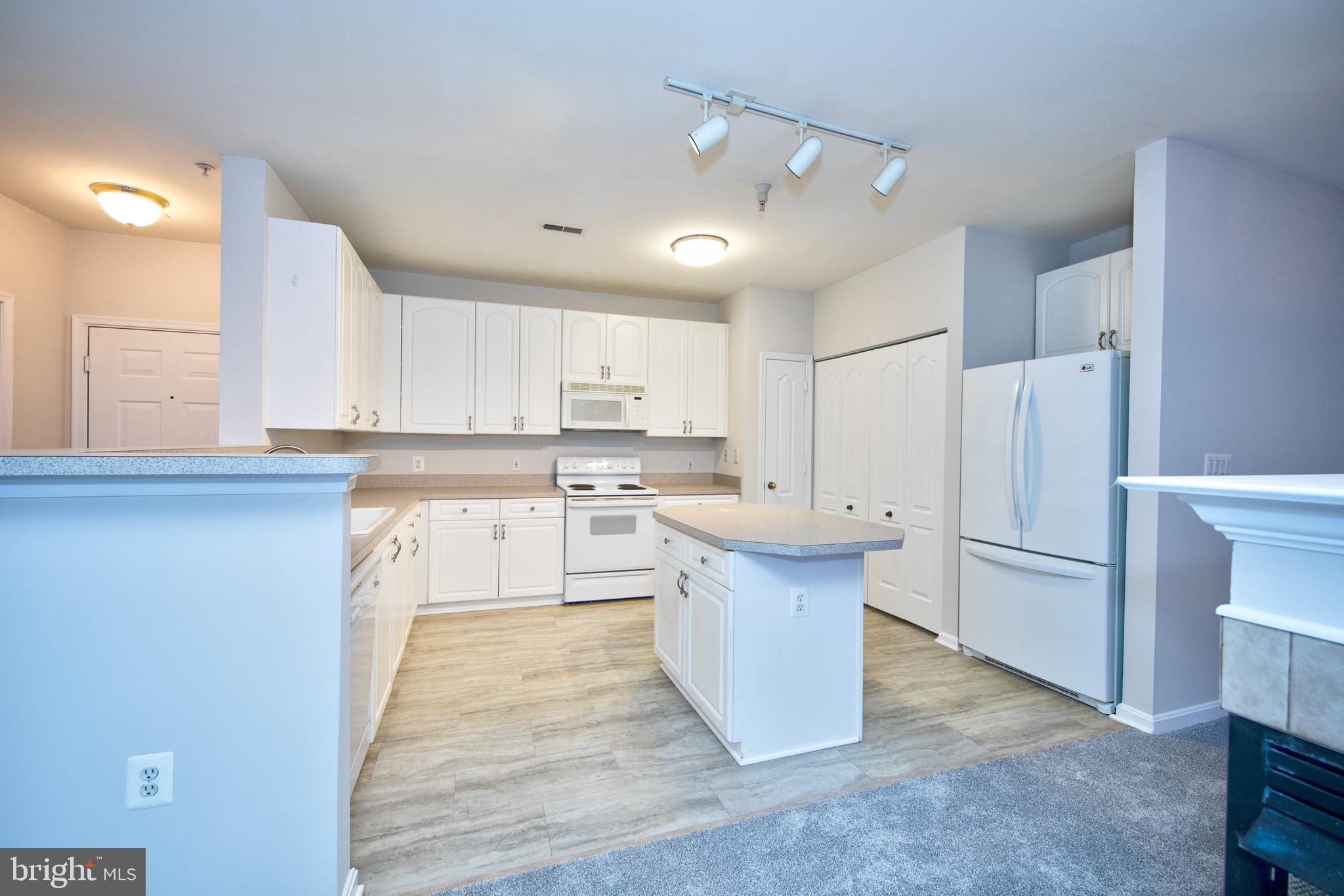 HIGH VIEW AT HUNT VALLEY - Residential