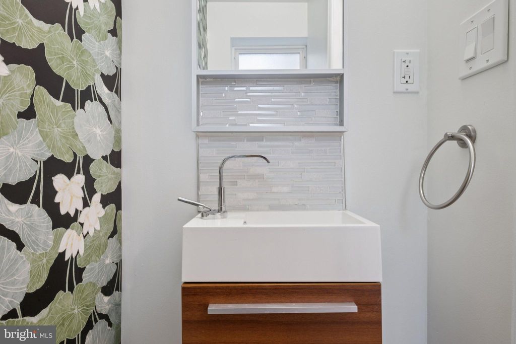 Photo of 923 S 3rd Street, PHILADELPHIA, PA 19147 (MLS # PAPH2569660)