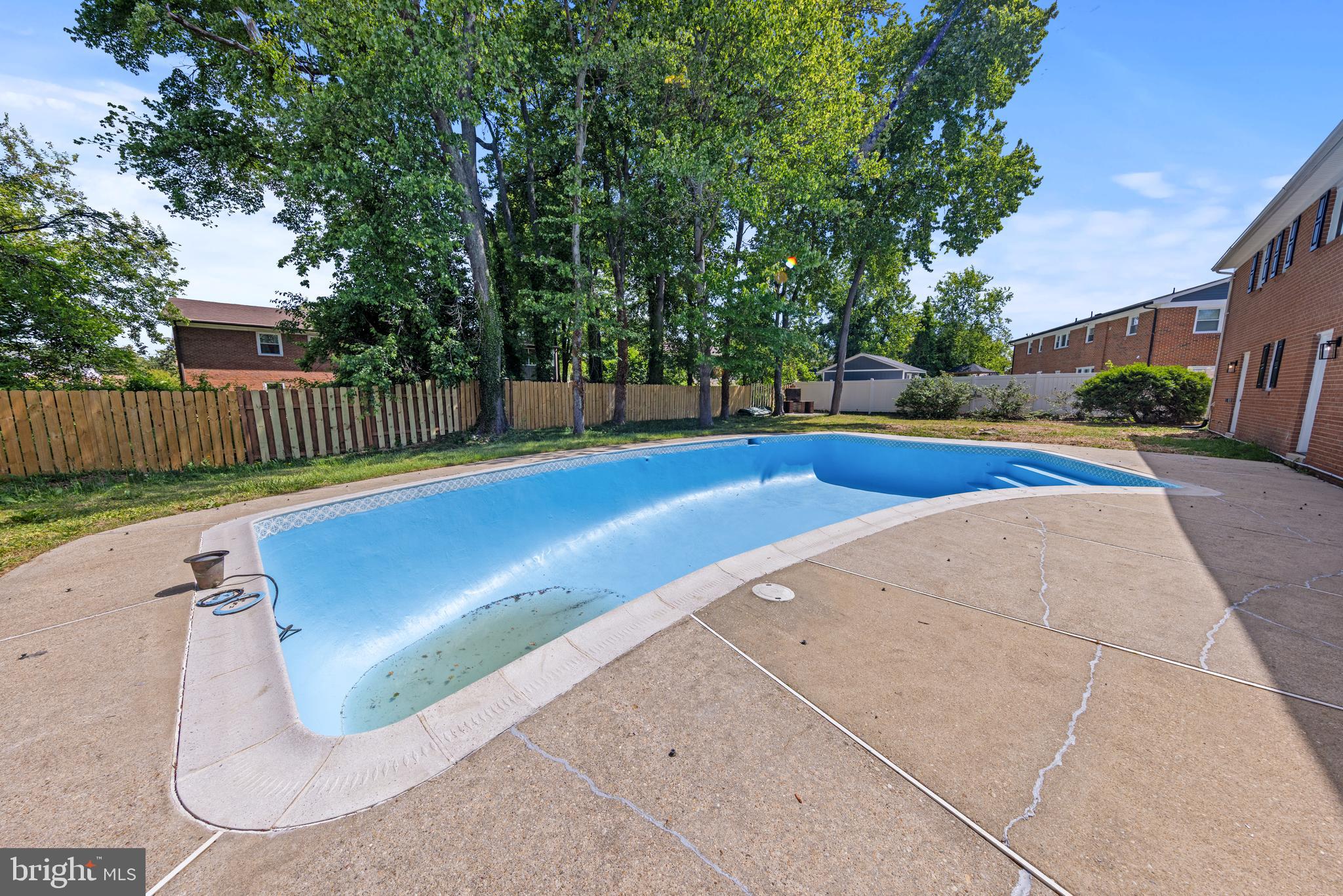 TANTALLON SQUARE - Residential