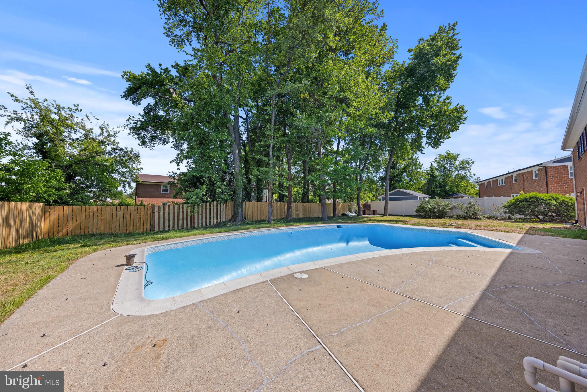 TANTALLON SQUARE - Residential