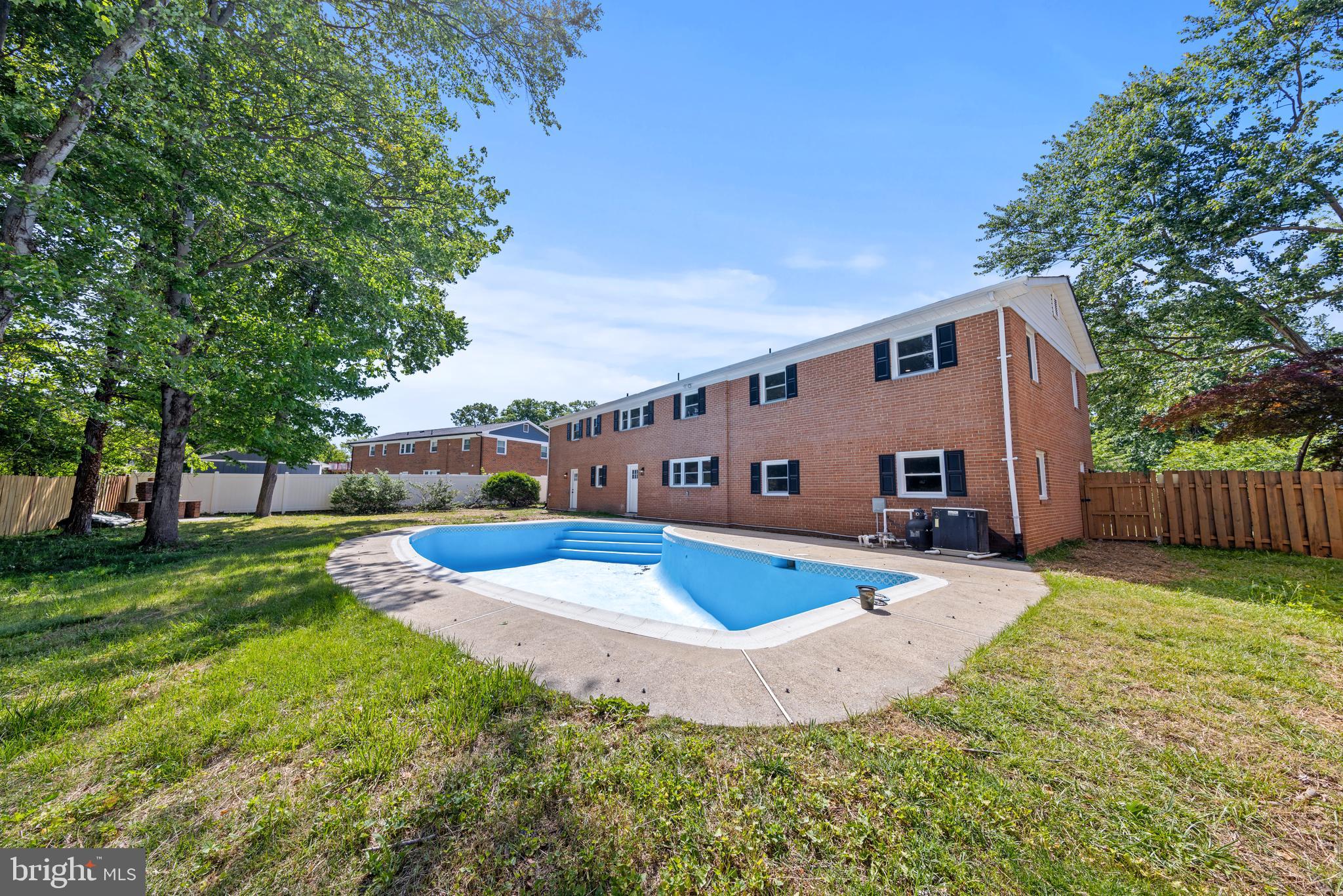 TANTALLON SQUARE - Residential