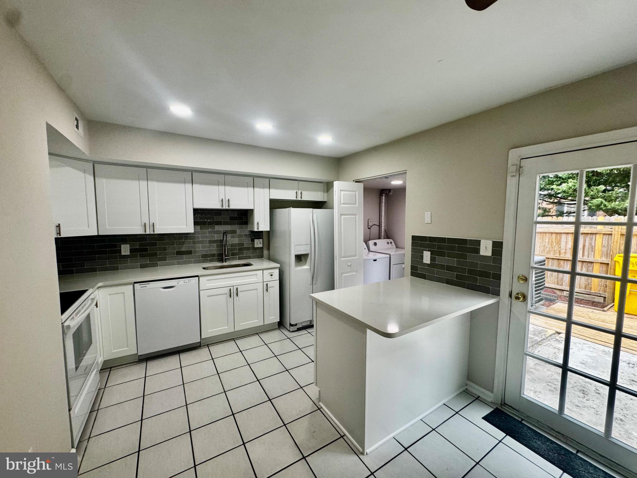 HERITAGE HILL CONDO - Residential Lease