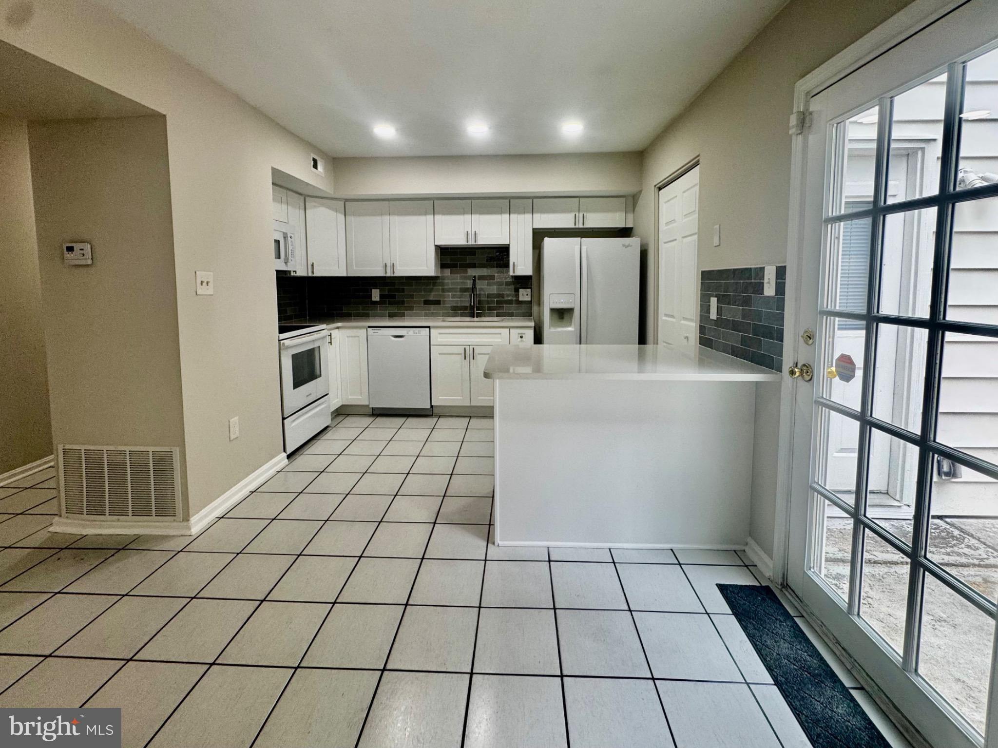 HERITAGE HILL CONDO - Residential Lease