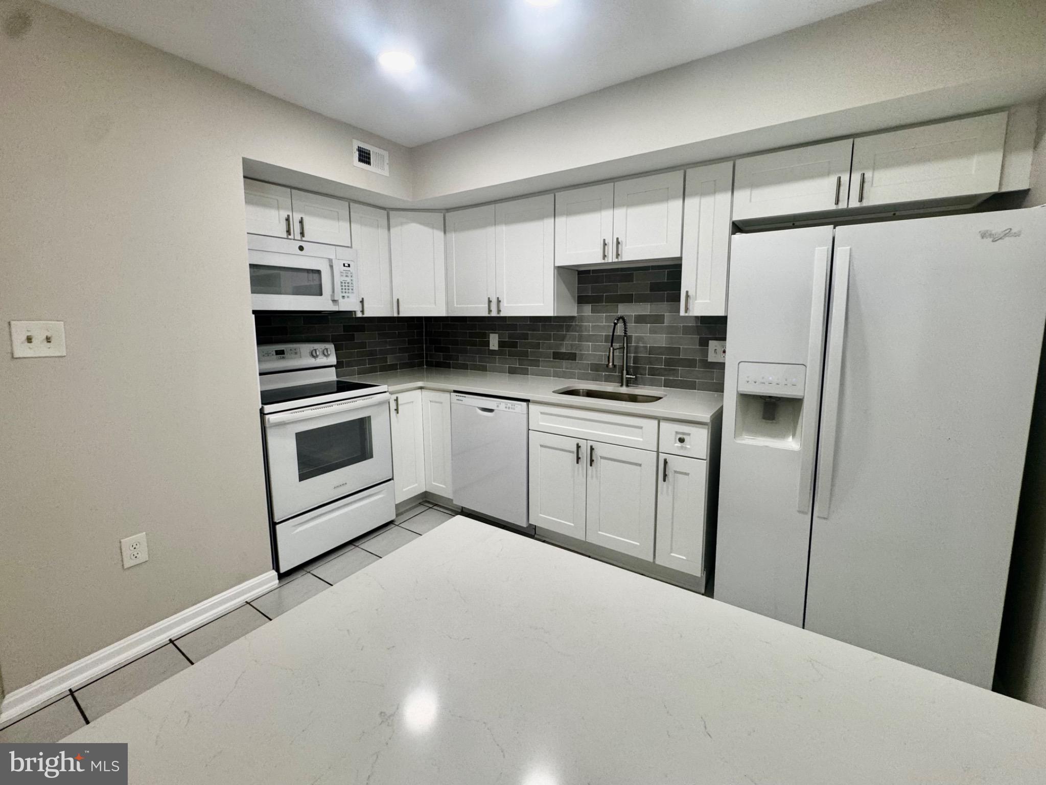 HERITAGE HILL CONDO - Residential Lease