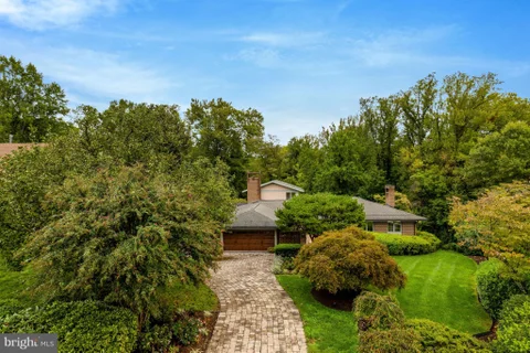 6952 Kyleakin Court, McLean, VA 22101 - #: VAFX2342416