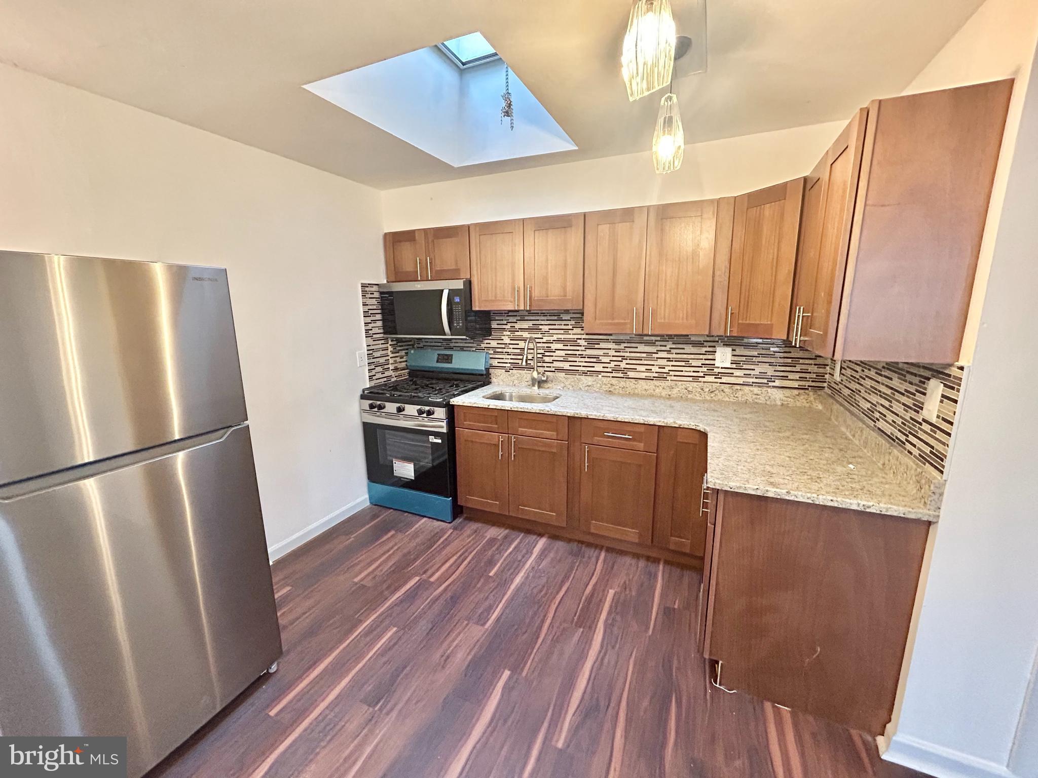 LAWNDALE - Residential Lease