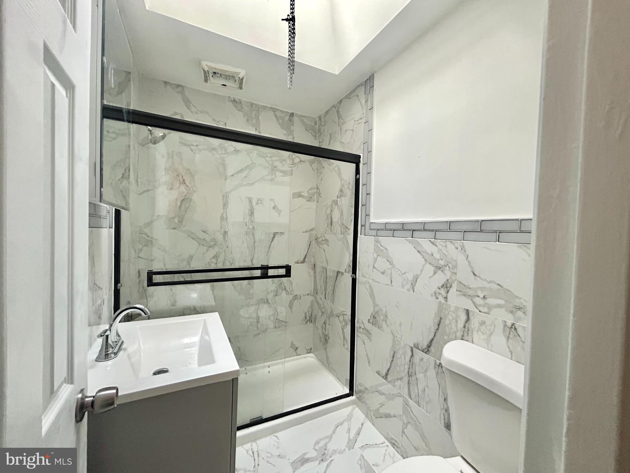 LAWNDALE - Residential Lease