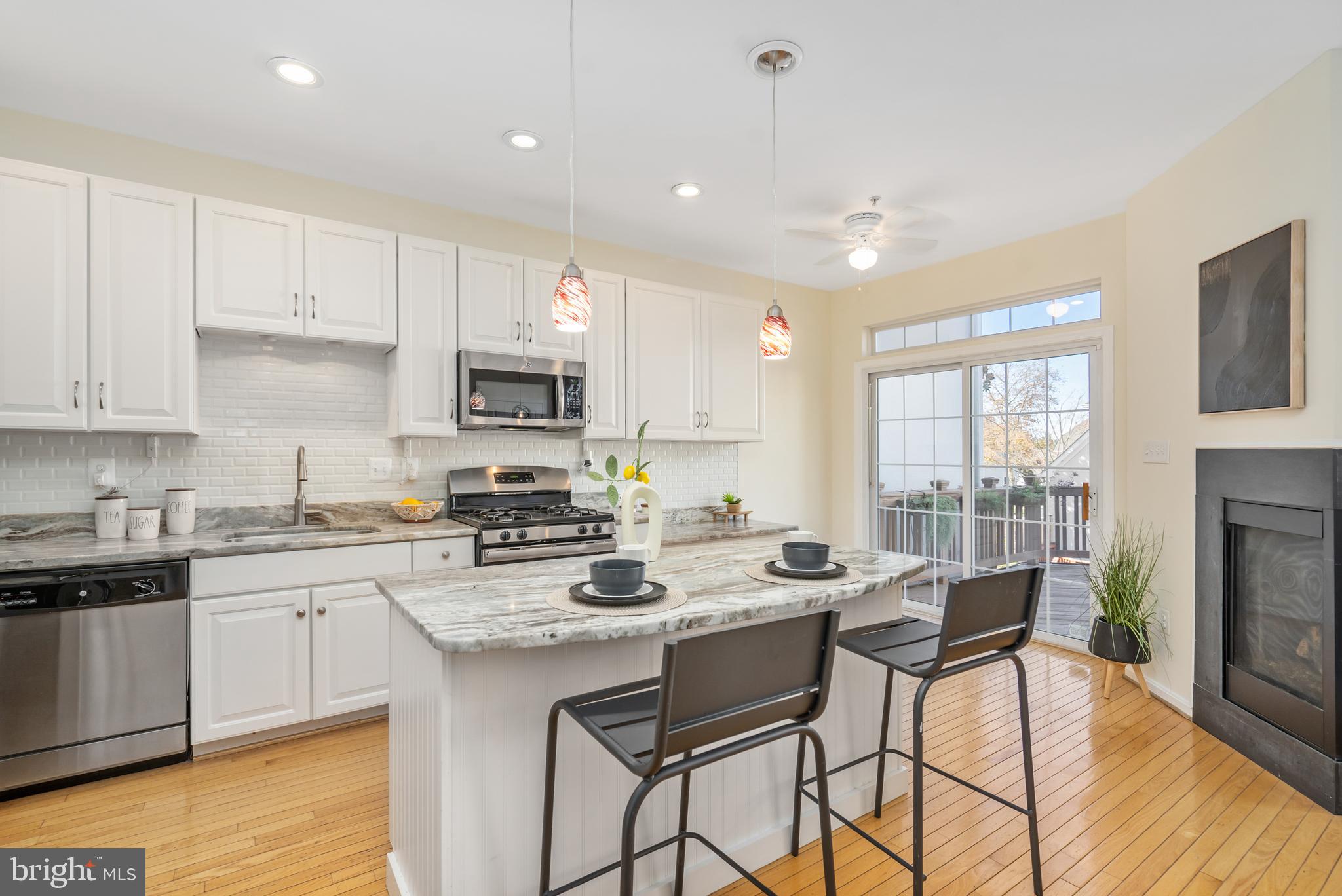 GREY ROCK VILLAS - Residential