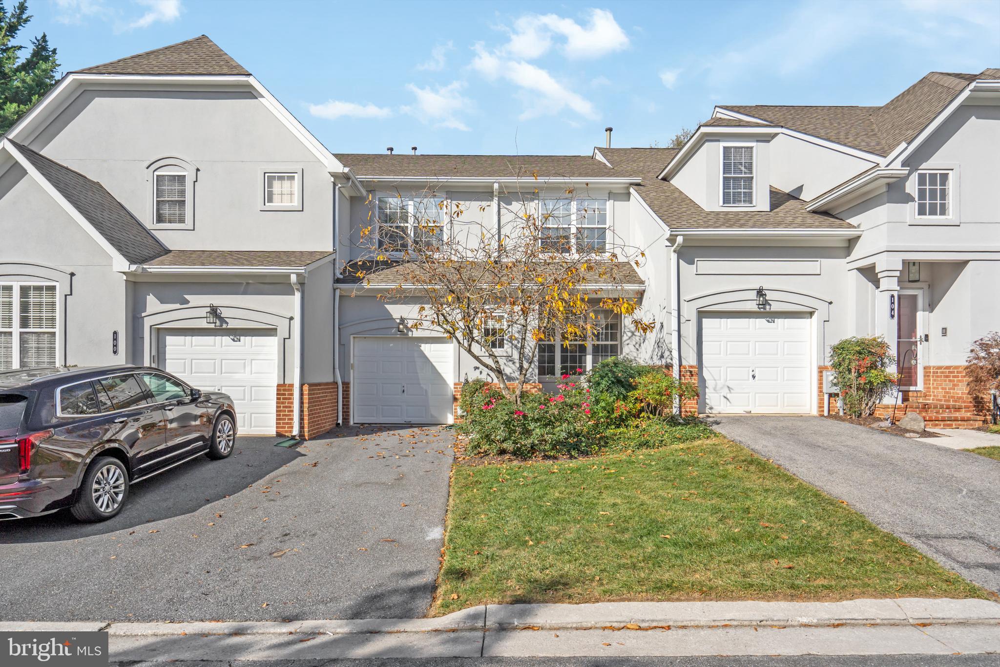 GREY ROCK VILLAS - Residential