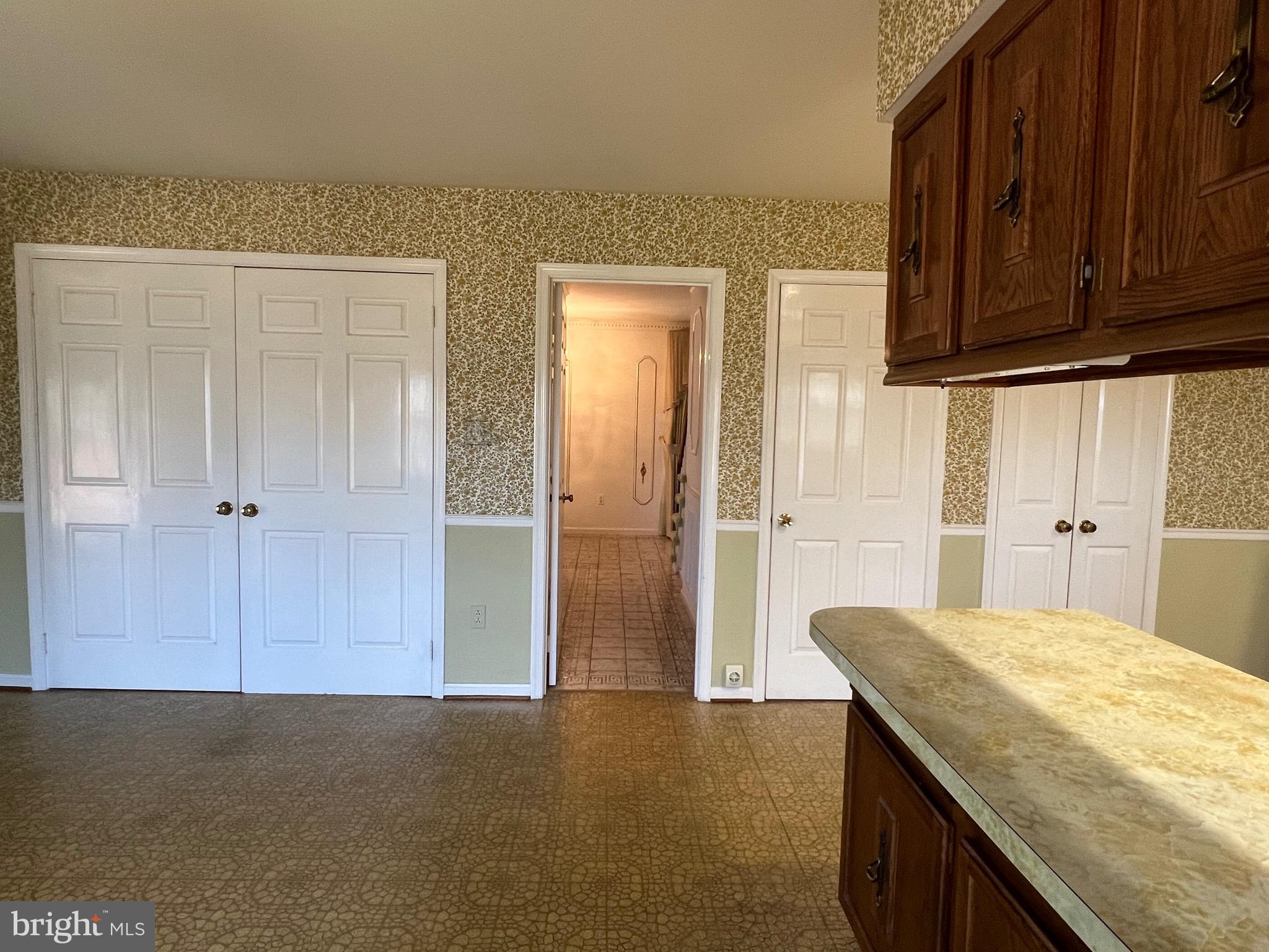 LAYTONSVILLE KNOLLS - Residential