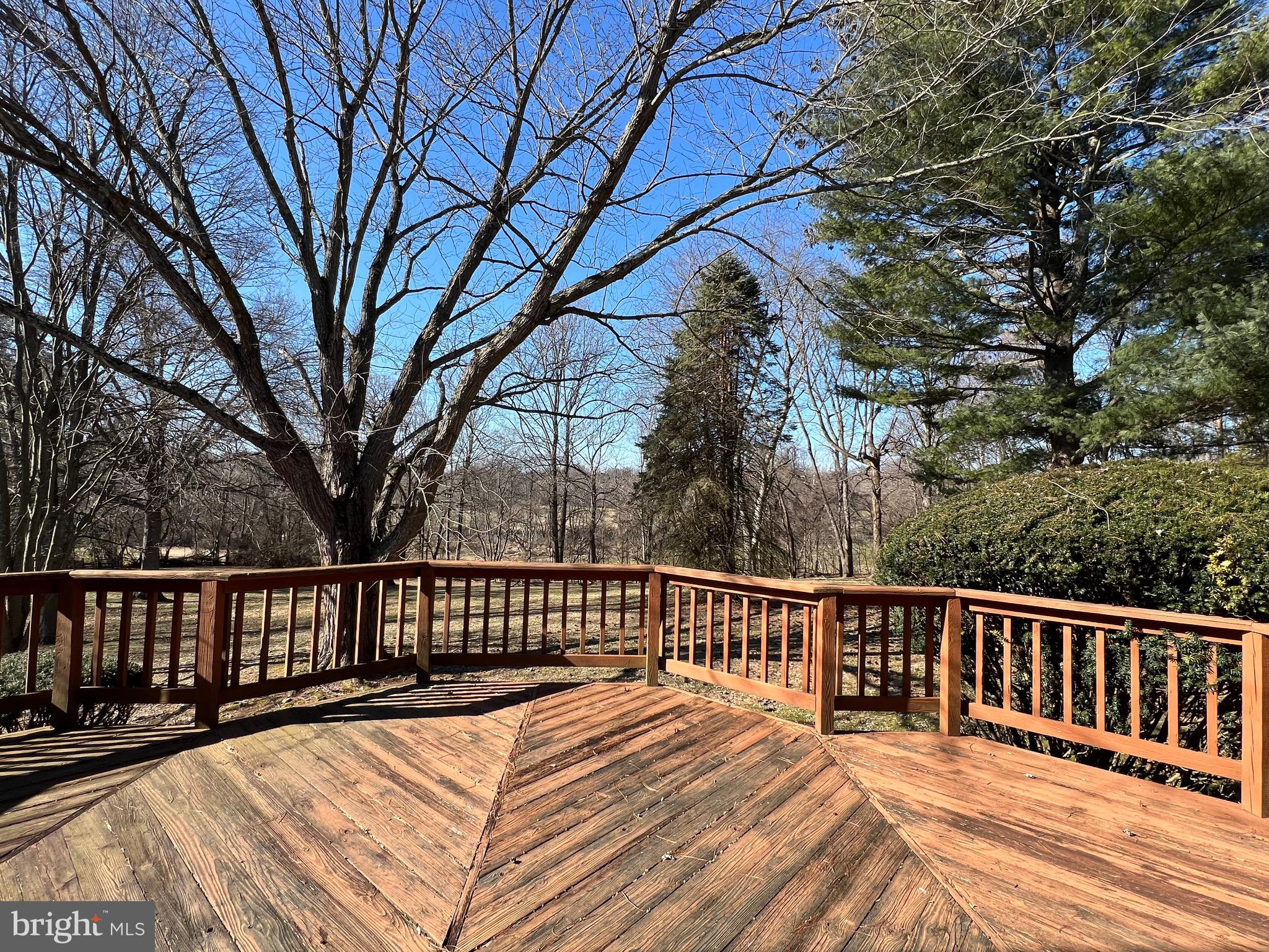 LAYTONSVILLE KNOLLS - Residential