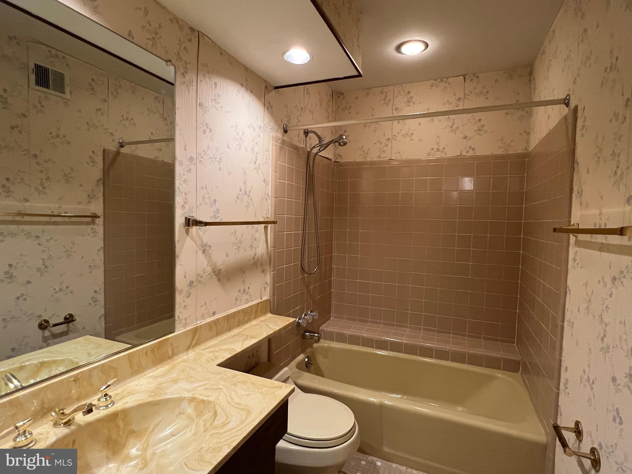 LAYTONSVILLE KNOLLS - Residential