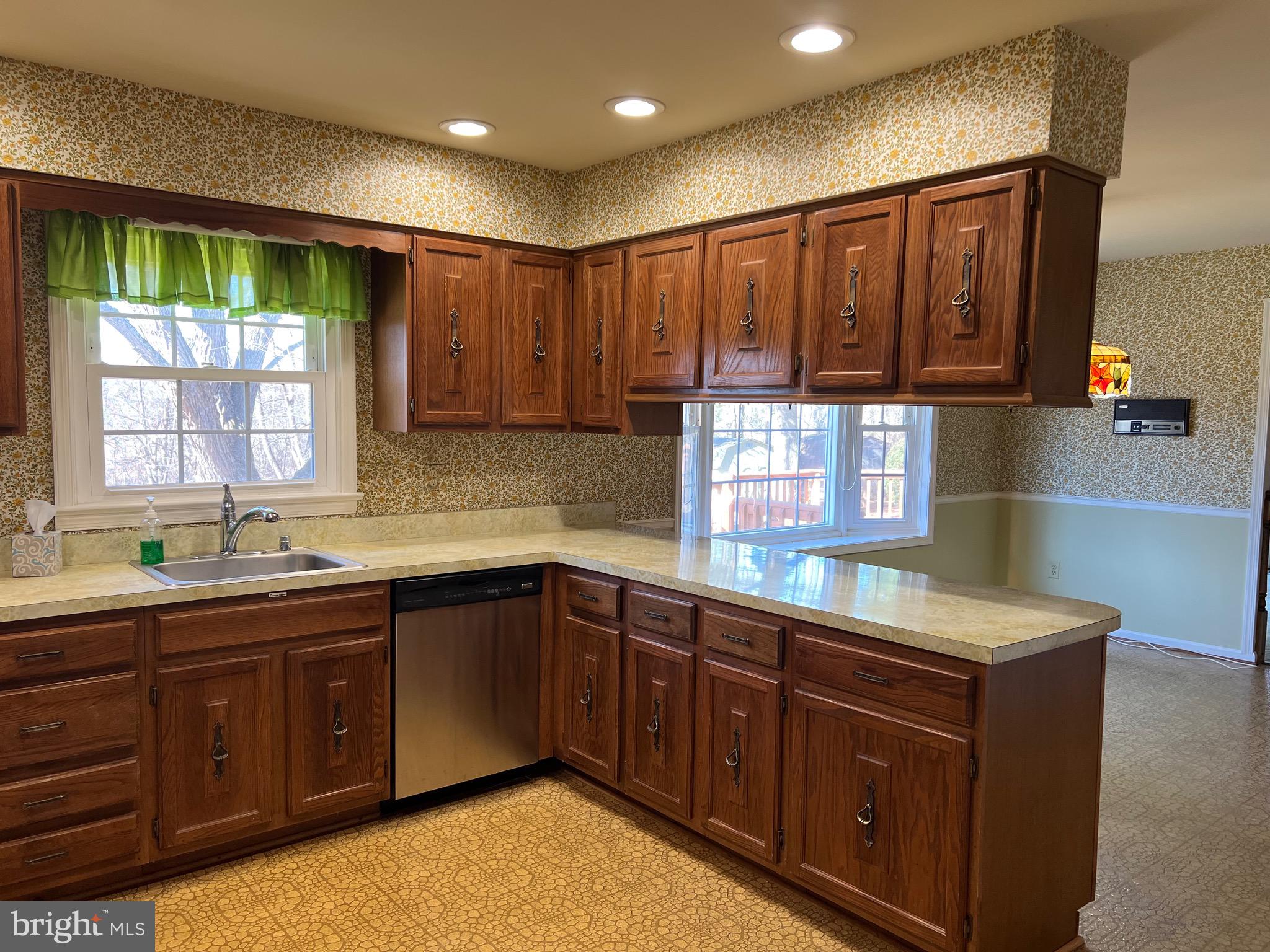 LAYTONSVILLE KNOLLS - Residential