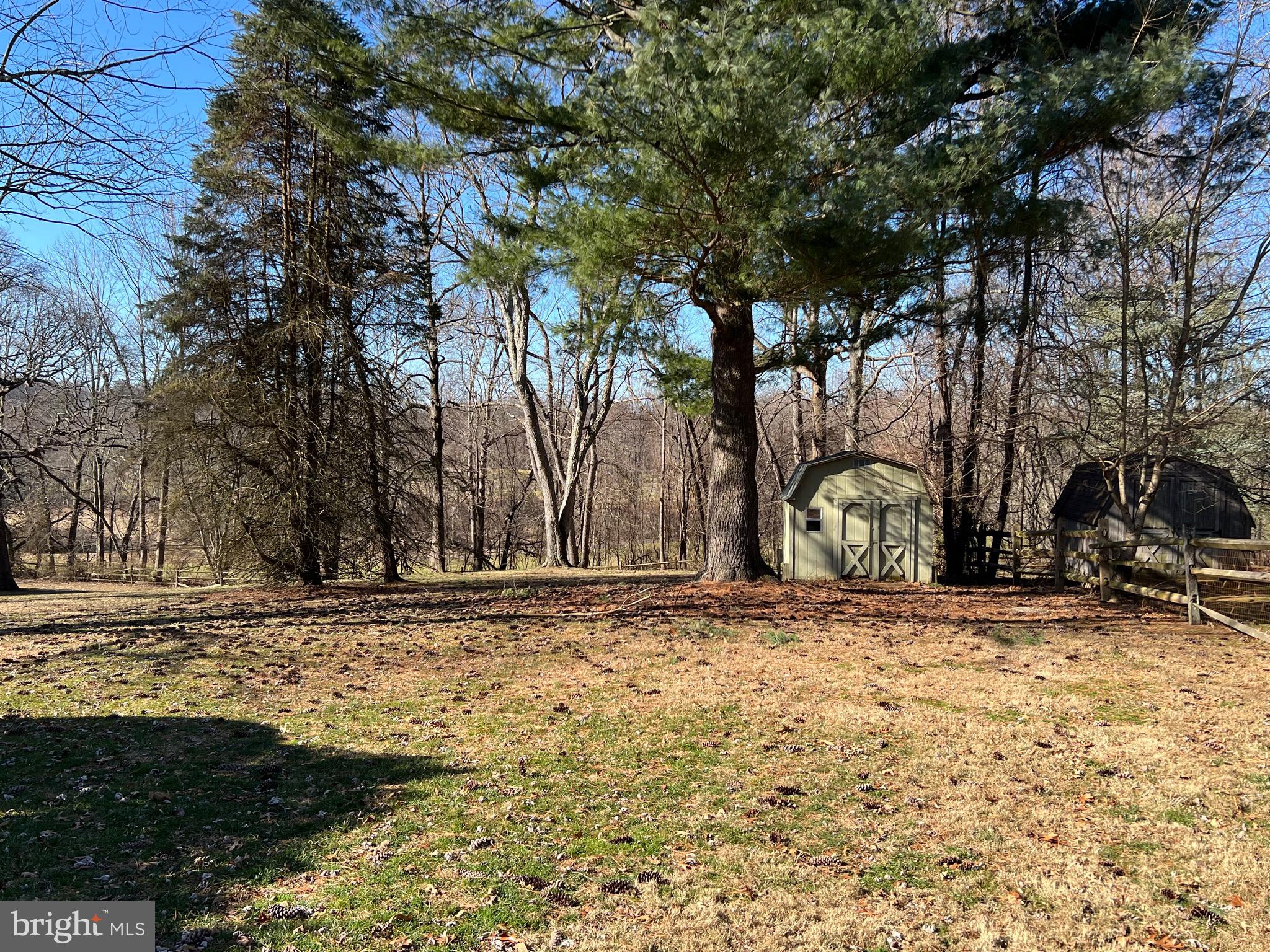 LAYTONSVILLE KNOLLS - Residential