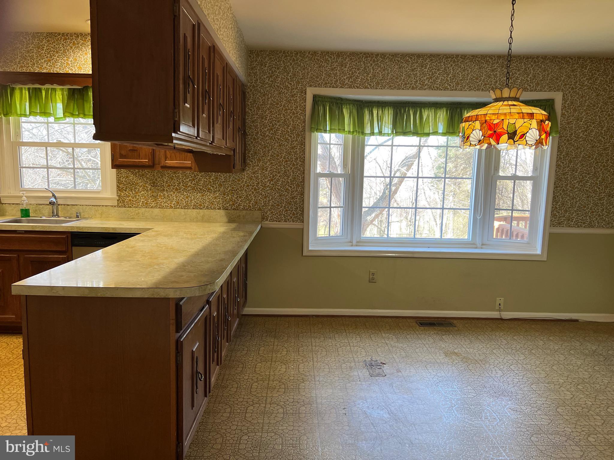 LAYTONSVILLE KNOLLS - Residential