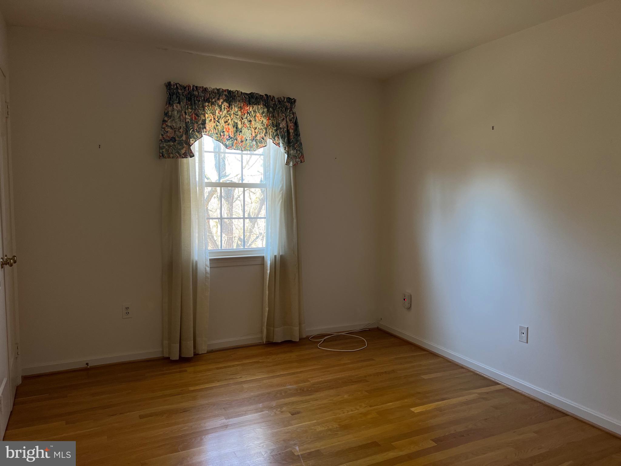 LAYTONSVILLE KNOLLS - Residential