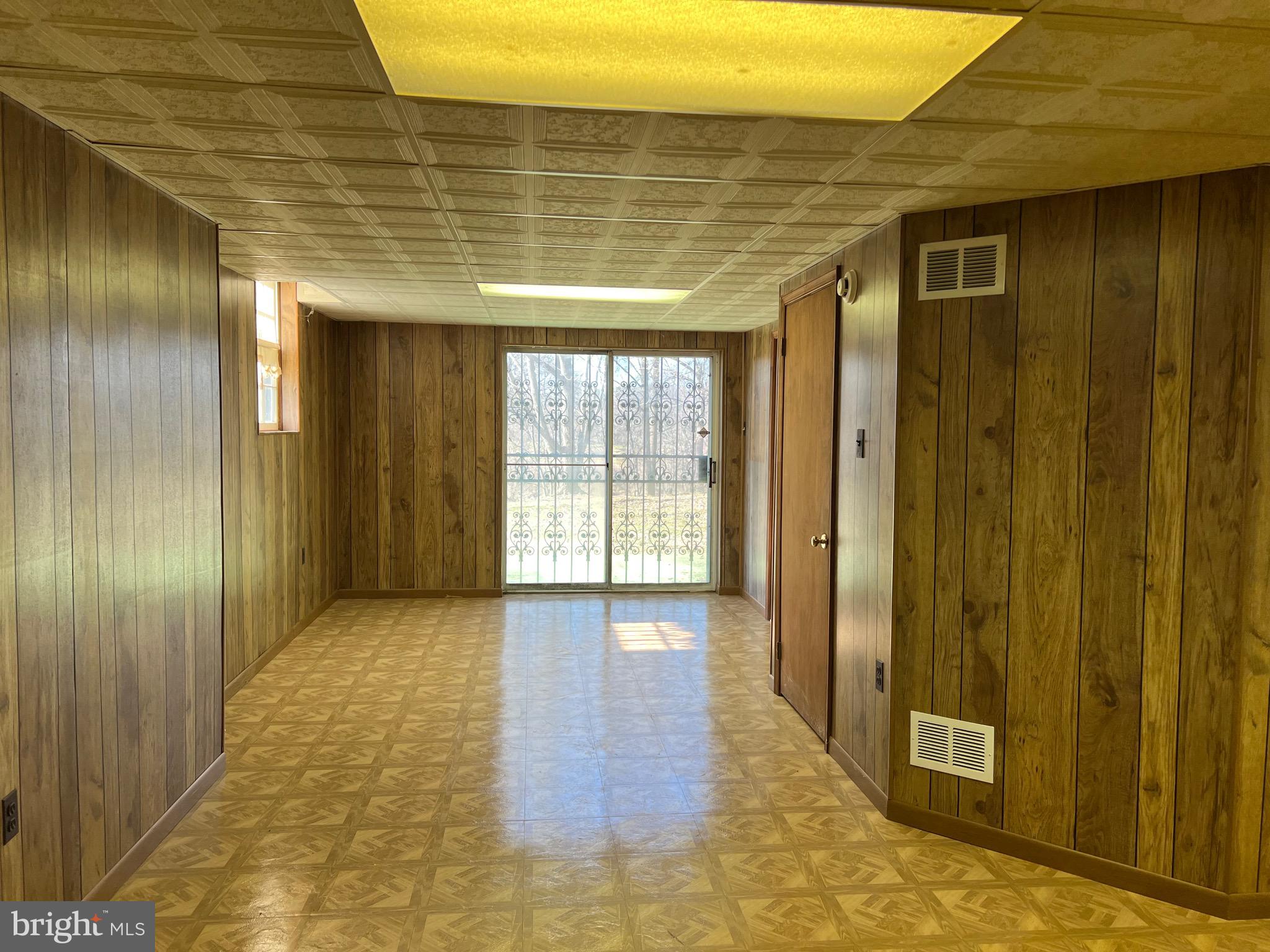 LAYTONSVILLE KNOLLS - Residential