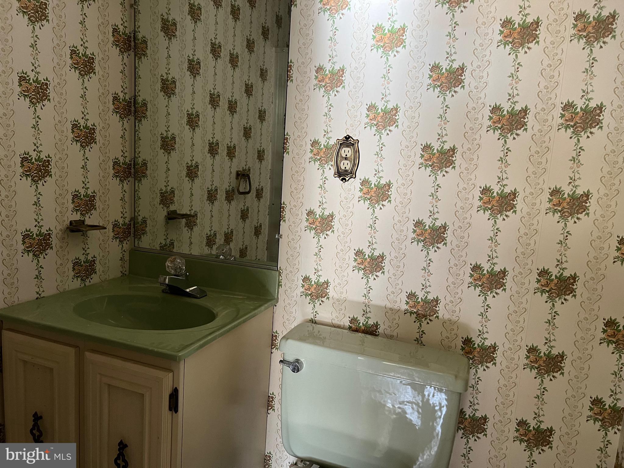 LAYTONSVILLE KNOLLS - Residential