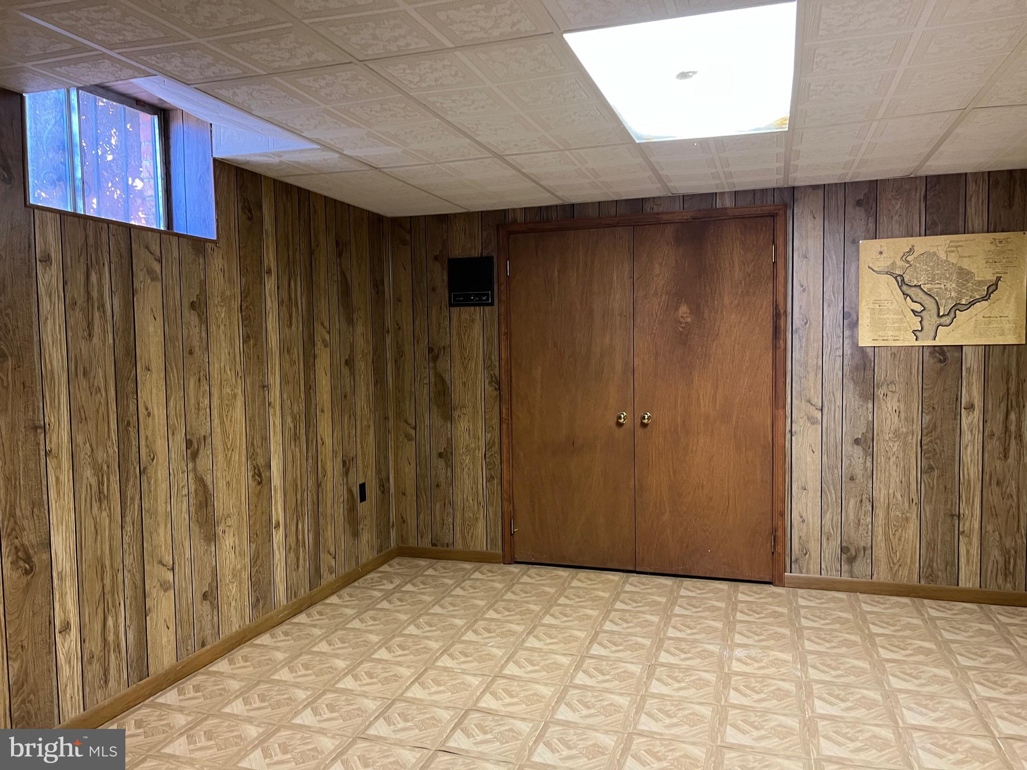 LAYTONSVILLE KNOLLS - Residential