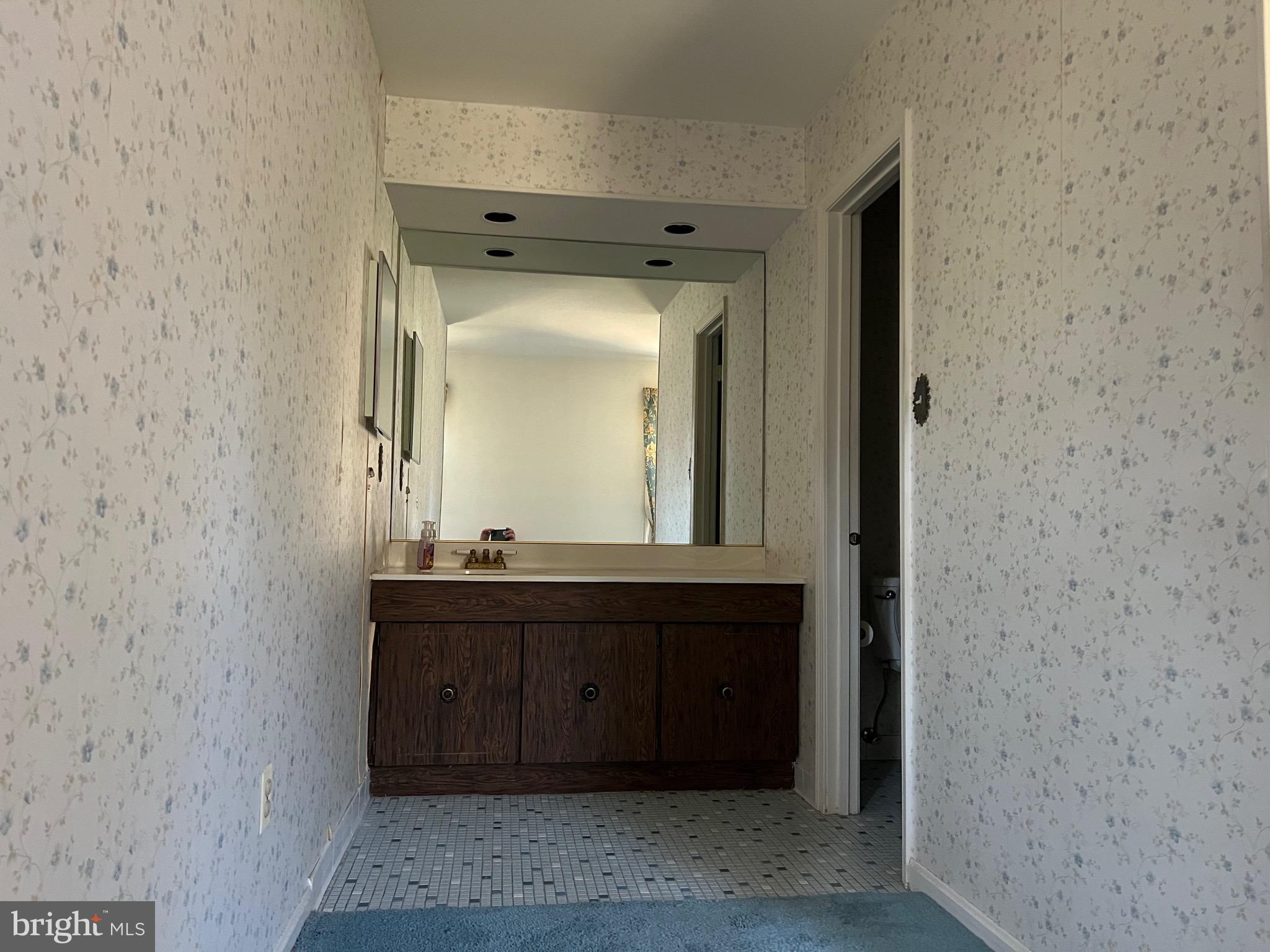 LAYTONSVILLE KNOLLS - Residential