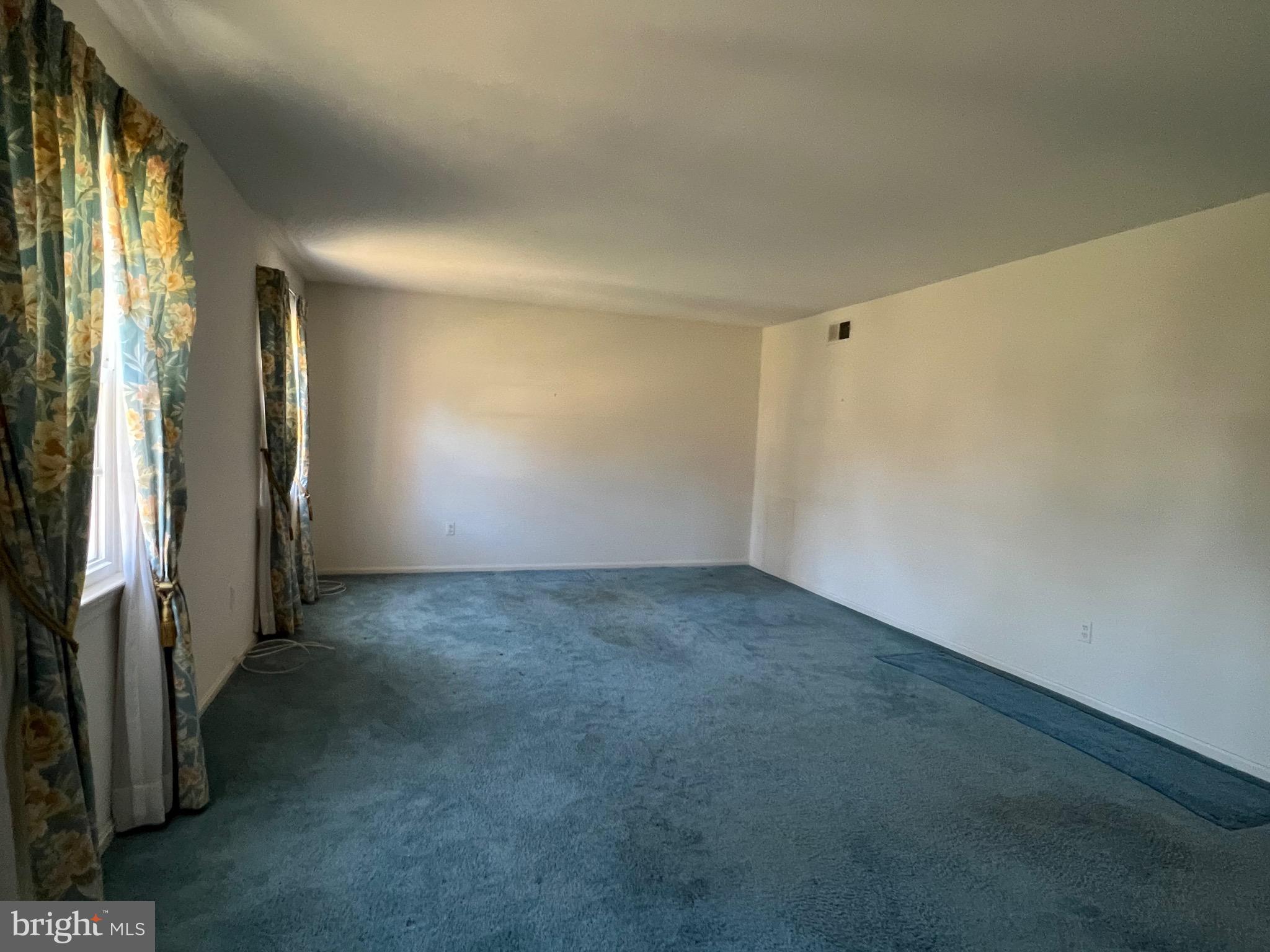 LAYTONSVILLE KNOLLS - Residential