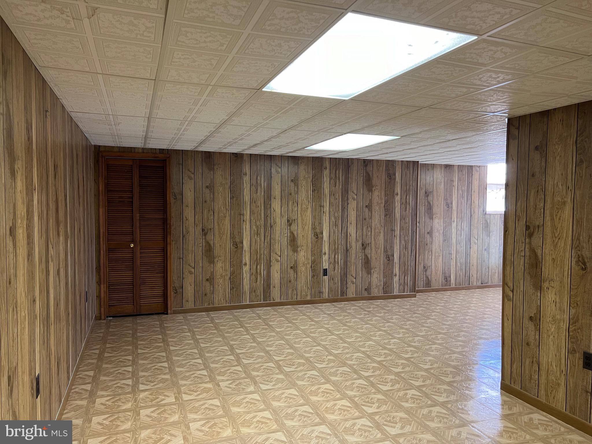 LAYTONSVILLE KNOLLS - Residential